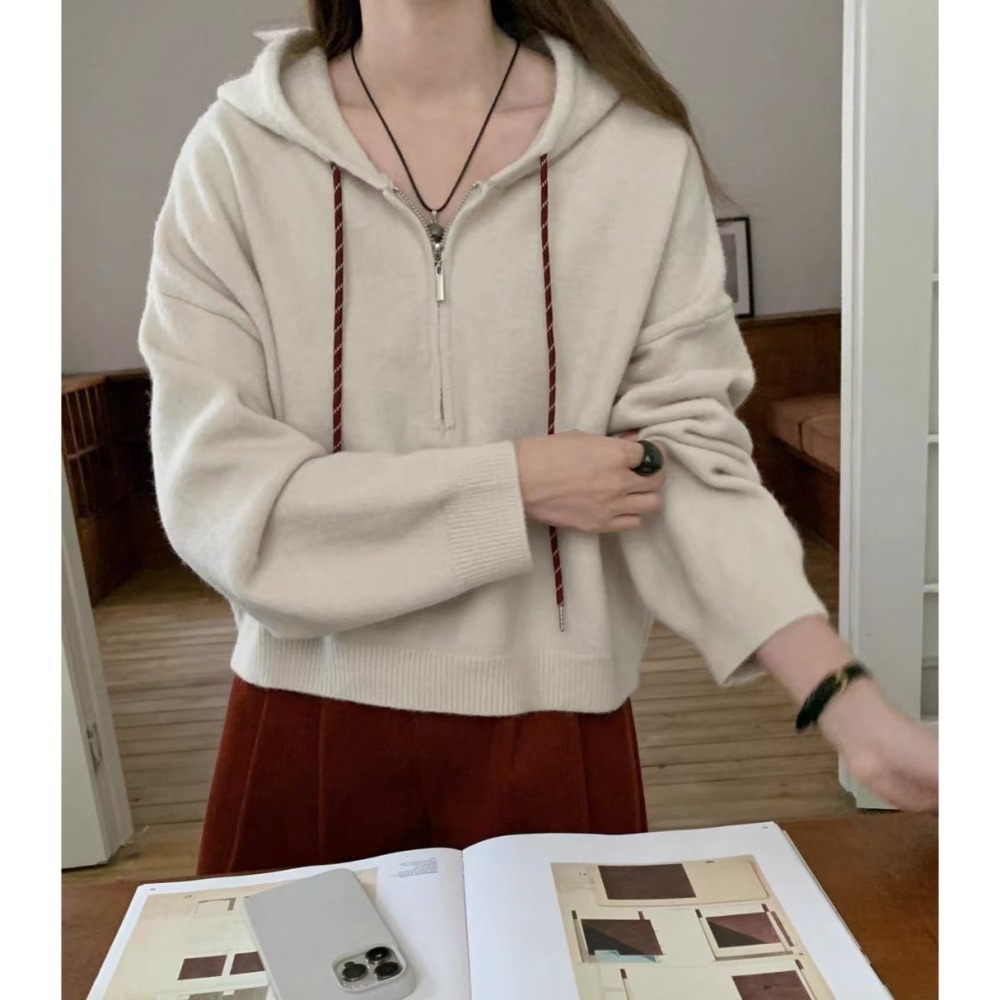 S.C優衣館 新款 針織連帽 短版上衣 前拉鍊 抽繩設計 短版 針織上衣 好穿搭 素色 長袖上衣 修飾 現貨 女裝-細節圖2
