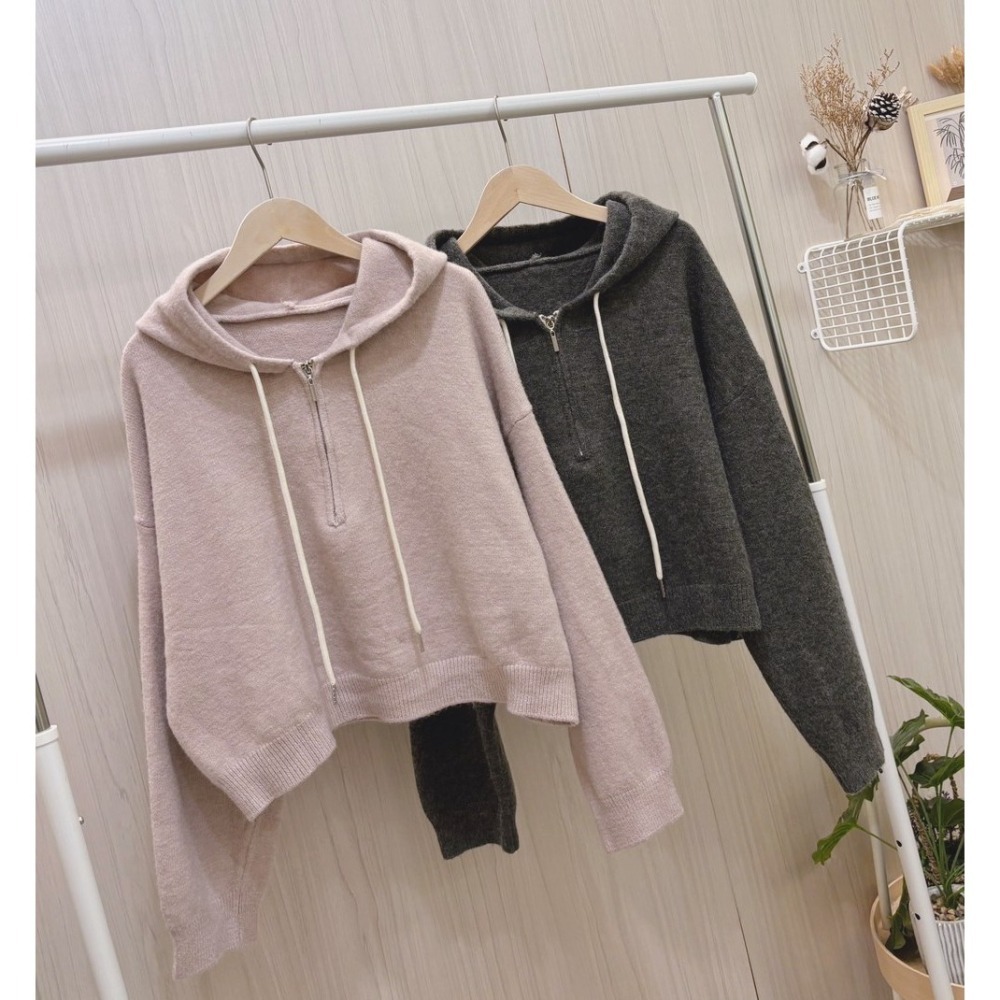 S.C優衣館 新款 針織連帽 短版上衣 前拉鍊 抽繩設計 短版 針織上衣 好穿搭 素色 長袖上衣 修飾 現貨 女裝-細節圖7