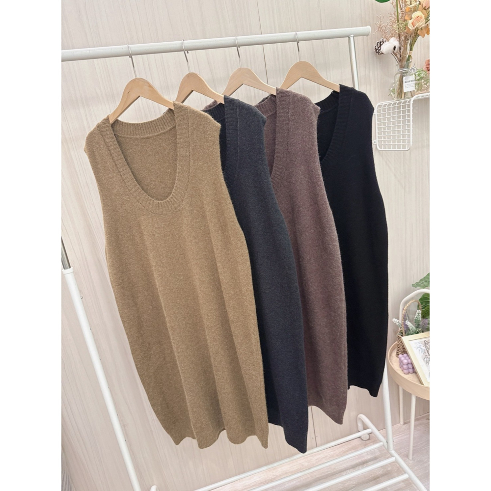 S.C優衣館 冬季新款 U領 長版 背心裙 毛衣裙 毛衣 長裙 修飾 修雅 森林系 氣質 約會款 好穿搭 現貨 女裝-細節圖4