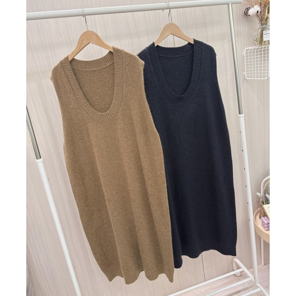 S.C優衣館 冬季新款 U領 長版 背心裙 毛衣裙 毛衣 長裙 修飾 修雅 森林系 氣質 約會款 好穿搭 現貨 女裝-細節圖5