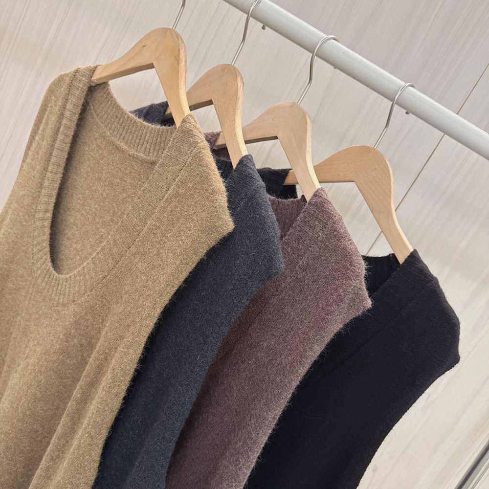 S.C優衣館 冬季新款 U領 長版 背心裙 毛衣裙 毛衣 長裙 修飾 修雅 森林系 氣質 約會款 好穿搭 現貨 女裝-細節圖7