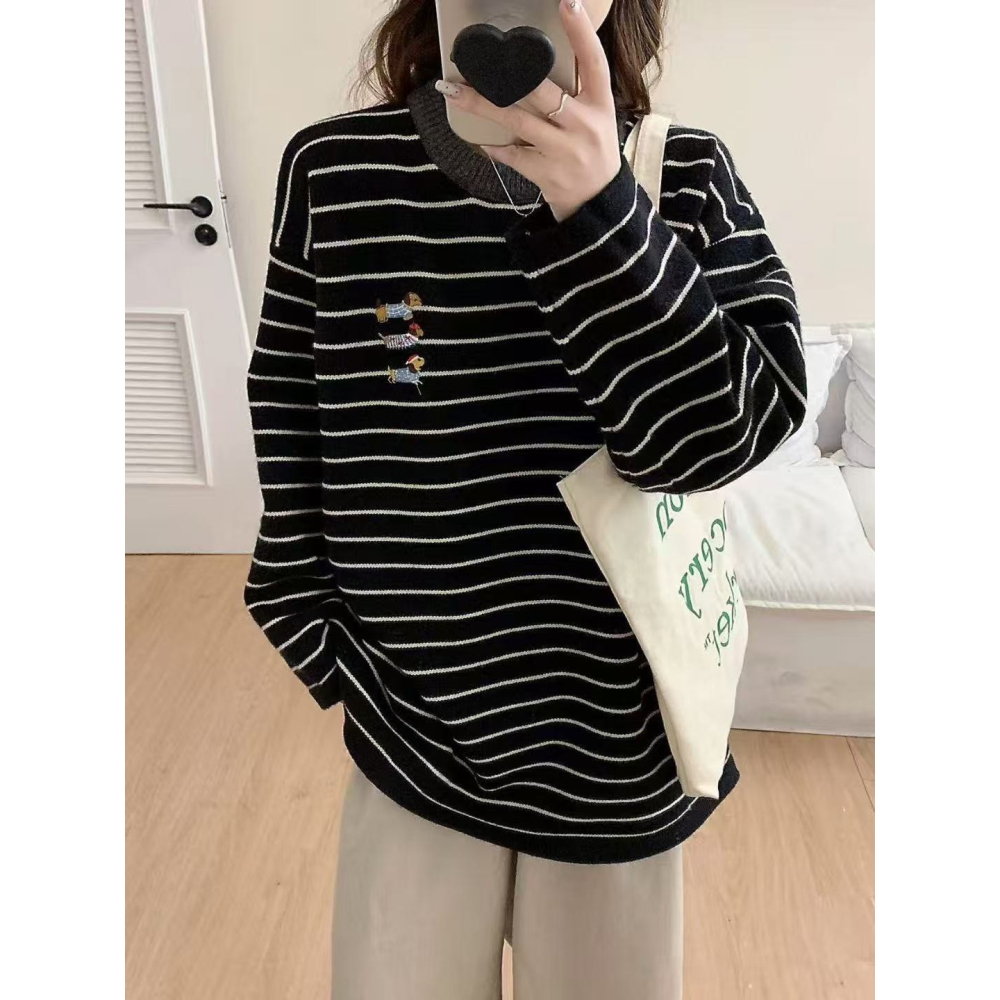 S.C優衣館 冬季新款 刺繡 臘腸狗 圓領 針織上衣 長袖 針織 條紋上衣 可愛圖樣 修身款 毛衣 現貨 女裝-細節圖7