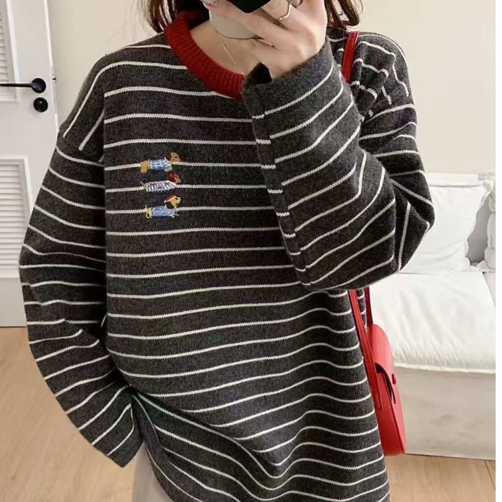 S.C優衣館 冬季新款 刺繡 臘腸狗 圓領 針織上衣 長袖 針織 條紋上衣 可愛圖樣 修身款 毛衣 現貨 女裝-規格圖9