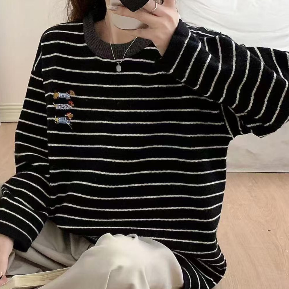 S.C優衣館 冬季新款 刺繡 臘腸狗 圓領 針織上衣 長袖 針織 條紋上衣 可愛圖樣 修身款 毛衣 現貨 女裝-規格圖9