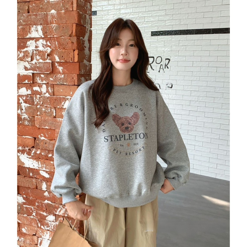 S.C優衣館 新款 萌萌 玩具貴賓 圓領 上衣 大學T 長袖 T恤 冬季新款 泰迪熊圖樣 必備 基本款 現貨 女裝-細節圖3