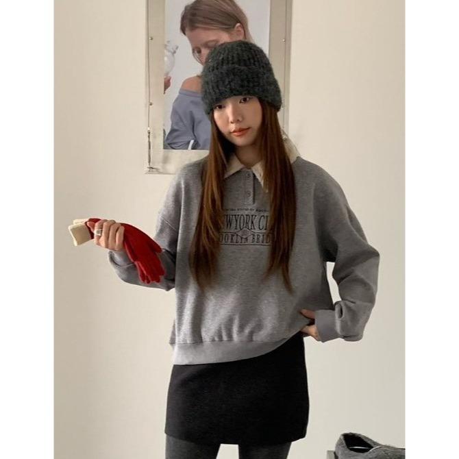 S.C優衣館 新款 毛毛翻領 字母 長袖上衣 加絨 保暖 氣質 學院風 落肩款 好穿搭 英倫風格 秋冬必備 現貨 女裝-細節圖3