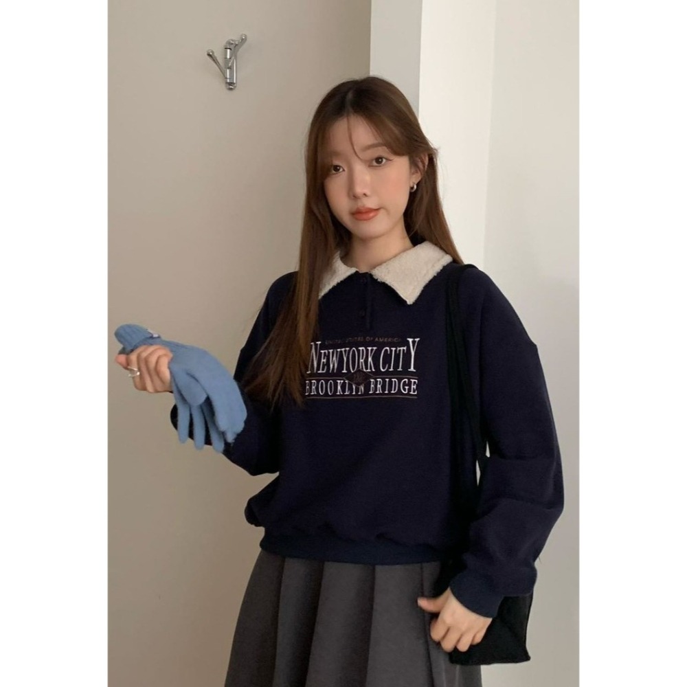 S.C優衣館 新款 毛毛翻領 字母 長袖上衣 加絨 保暖 氣質 學院風 落肩款 好穿搭 英倫風格 秋冬必備 現貨 女裝-細節圖4