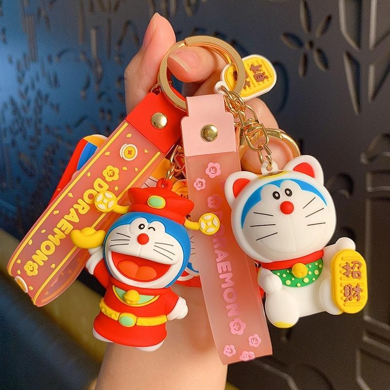【喵喵屋|24H出貨】哆啦a夢 鑰匙圈 財神爺 招財貓 掛飾 汽車 鑰匙扣 小叮噹 書包 背包 公仔 挂件 吊飾-細節圖3