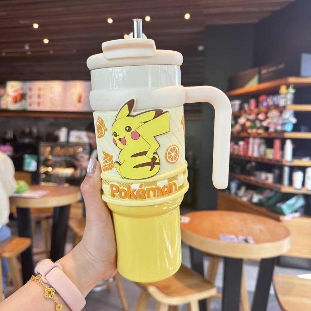 【喵喵屋|24H出貨】900ML大容量 蠟筆小新 不銹鋼水杯 皮卡丘 不鏽鋼 冰霸杯 保溫杯 雙飲杯 保溫保冷-細節圖2
