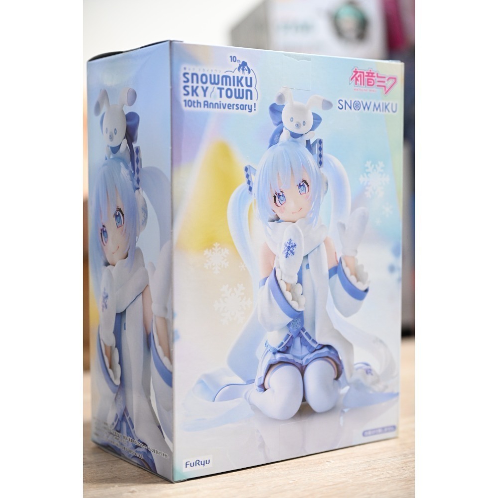 FURYU 景品 初音未來 雪初音 Sky Town 10th Ver 泡麵蓋-細節圖2