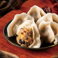 【坤伯傳家餃】麻辣木耳豬肉口味/每包30顆●手工水餃●木耳●黃豆芽●溫體豬後腿肉●麻辣水餃●冷凍水餃●坤伯水餃●團購美食