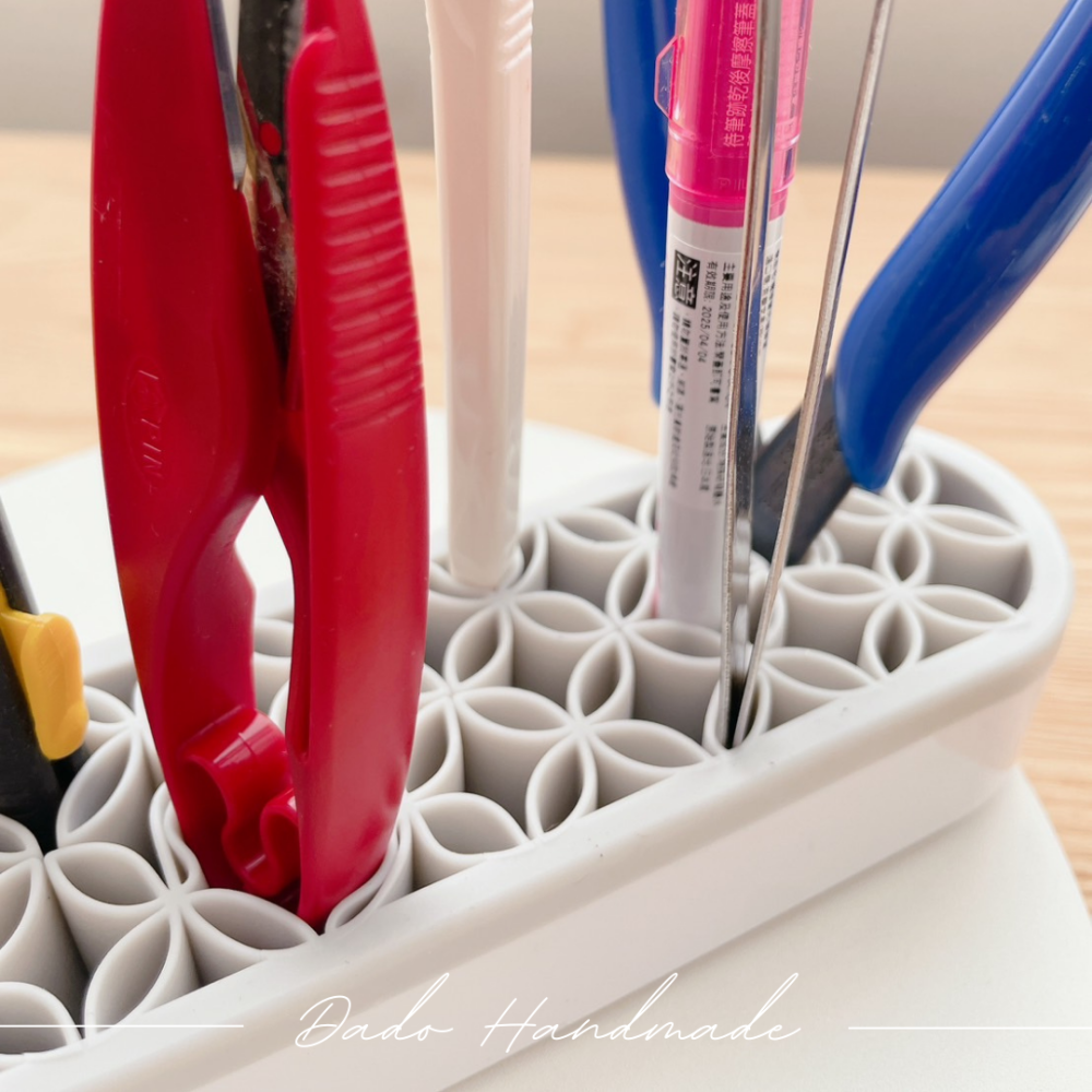 【手作材料】 矽膠縫紉工具收納盒  ▎筆筒 紗剪 錐子 縫紉 美甲 刷具 手作 多功能整理盒-細節圖3