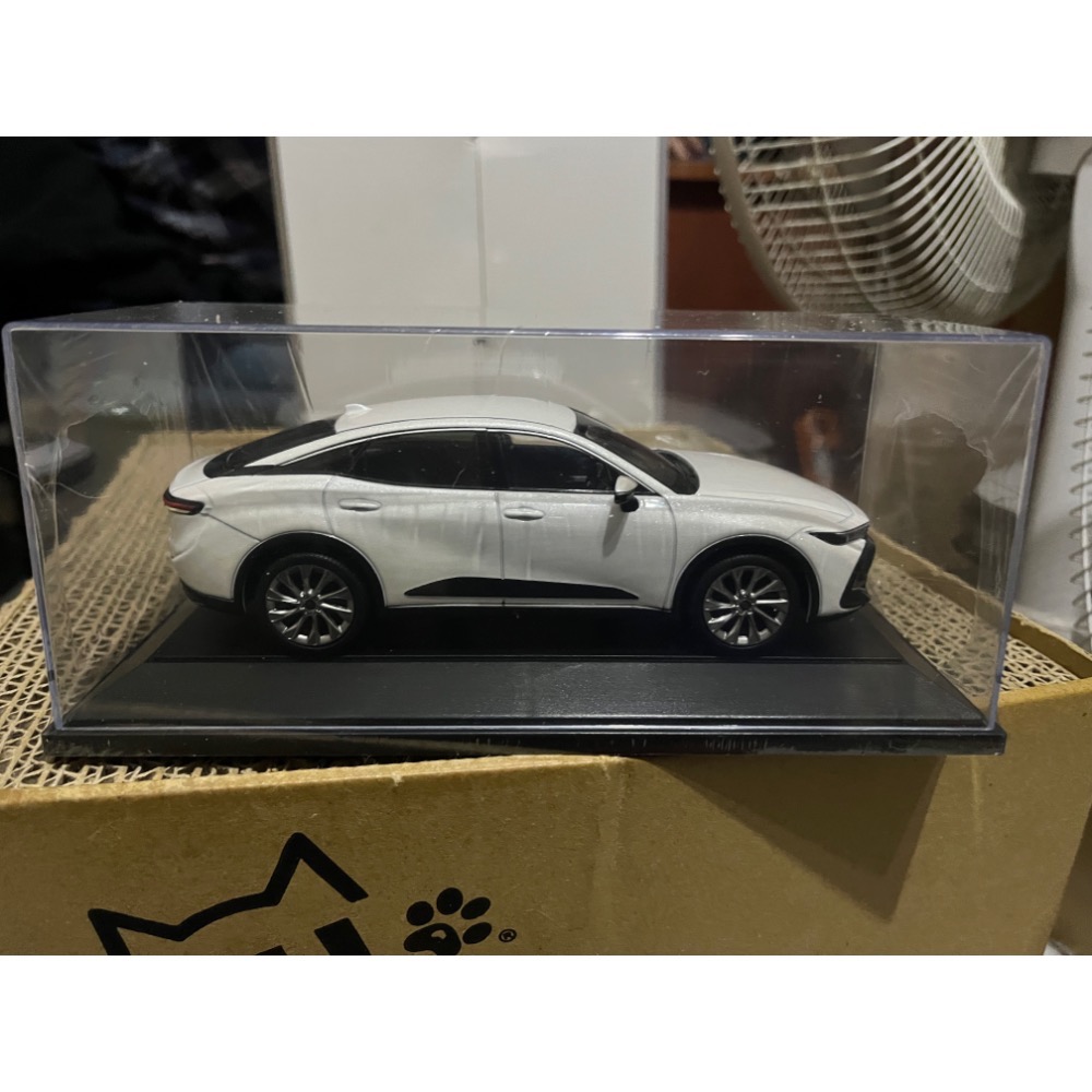 Toyota crown 白色 1/30 日規原廠模型車-細節圖5