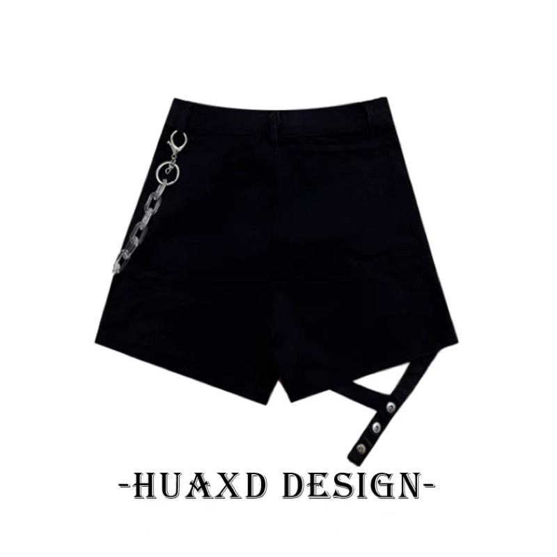 RM 預購 設計感 不規則 愛心鏈子 黑色 短褲 高腰扭扣 腿環褲-細節圖2
