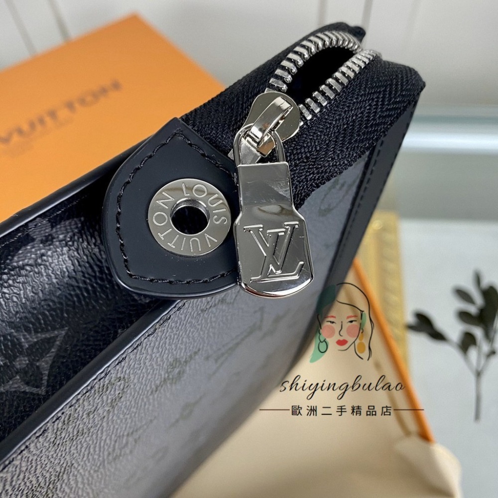 （歐洲二手99新）LV 路易威登 LV POCHETTE VOYAGE黑灰老花 男士手拿包M69535-細節圖6