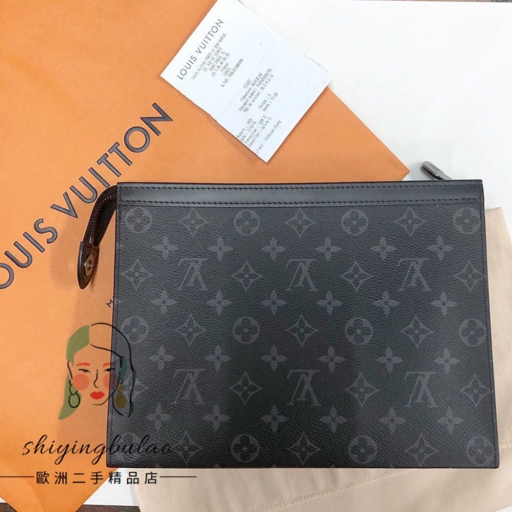 （歐洲二手99新） LV 路易威登 男士 POCHETTE VOYAGE MM 黑灰 老花 拉鍊 手拿包 M61692-細節圖2