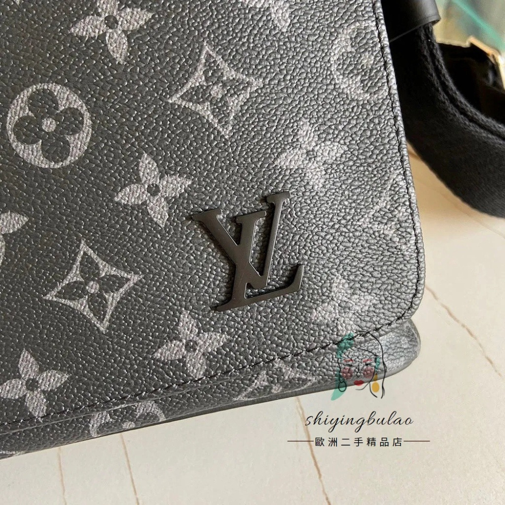 Replica Louis Vuitton M44000 District PM Messenger Bag Monogram