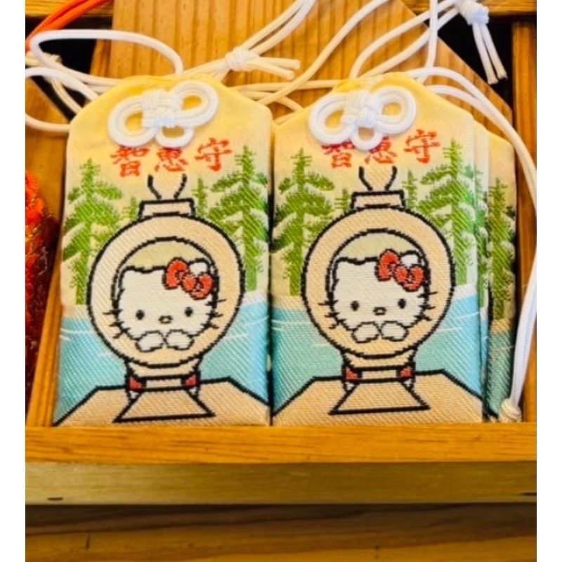 單品免運 京京國際 現貨 🇯🇵天橋立 文殊堂 神社⛩️ KITTY  開運吊飾 御守 寺內主要供奉授予智慧的文殊菩薩-規格圖2