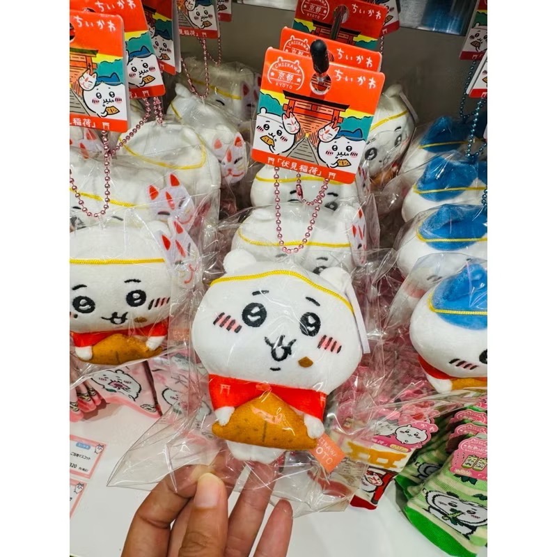 單品免運 京京國際 現貨 戴著狐狸🦊面具🎭 日本🇯🇵吉伊卡哇 地區限定 狐狸稻荷 吊飾娃  小八、小可愛-規格圖2