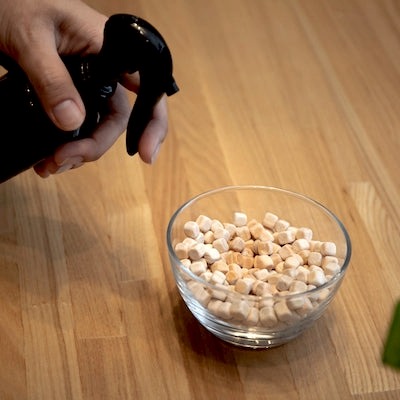 日本製  SUNDAY MARKET天然消臭土佐檜木粒(210g) 來自高知森林的氣息 讓家裡也飄著一點森林的氣息-細節圖3