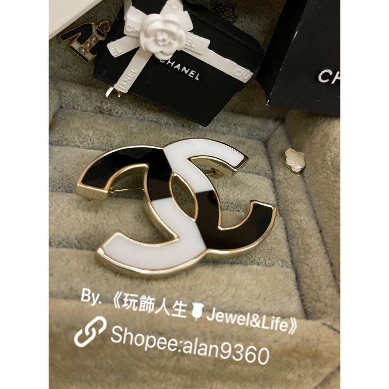 CHANEL 香奈兒 超美 基本款 大雙C LOGO 黑白琺瑯 淡金色 二手 造型 別針 胸針-細節圖4