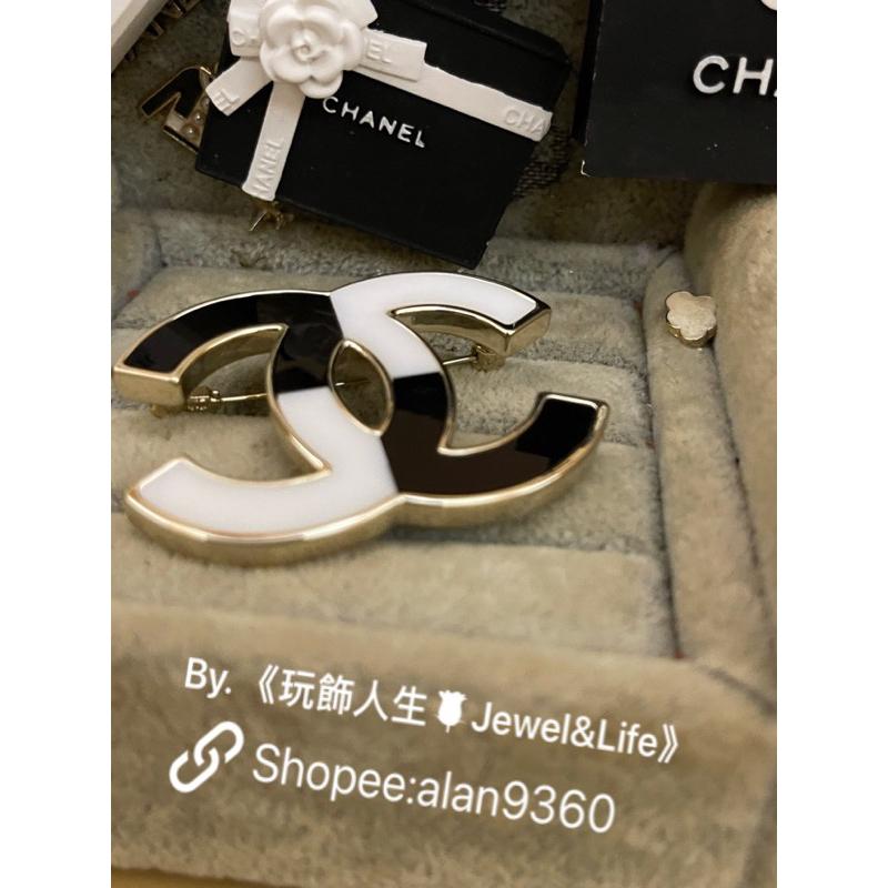 CHANEL 香奈兒 超美 基本款 大雙C LOGO 黑白琺瑯 淡金色 二手 造型 別針 胸針-細節圖5