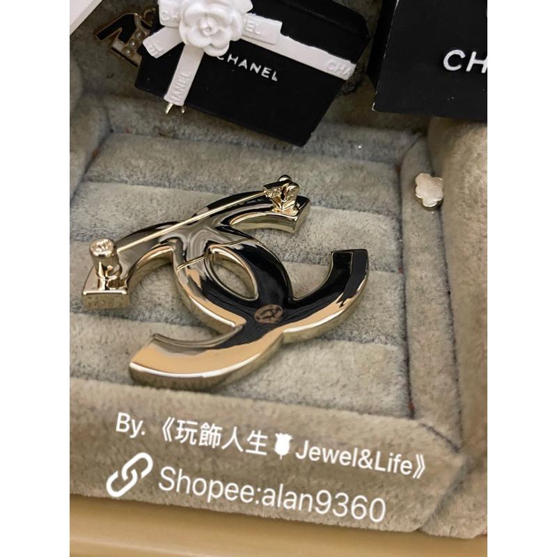 CHANEL 香奈兒 超美 基本款 大雙C LOGO 黑白琺瑯 淡金色 二手 造型 別針 胸針-細節圖6