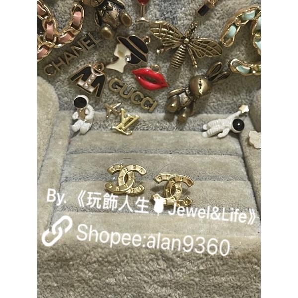 CHANEL 經典 日常生活 素面字母 金色 迷你 二手 雙C LOGO 造型  耳環-細節圖2