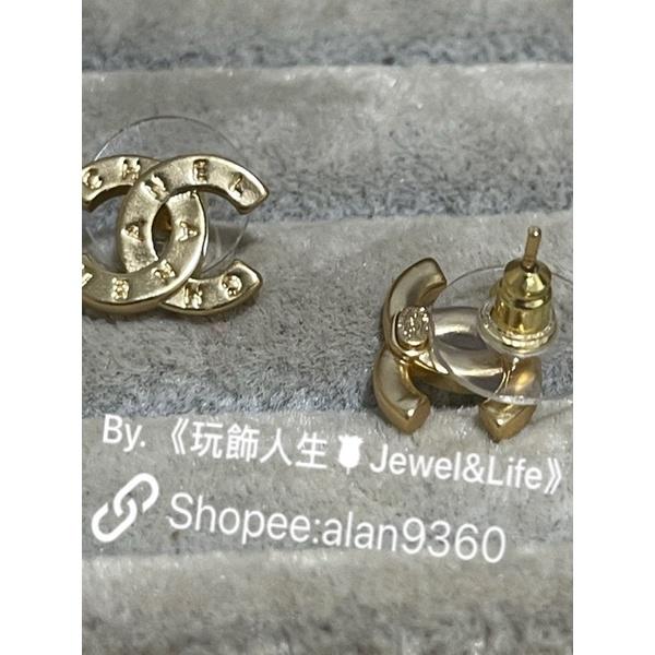 CHANEL 經典 日常生活 素面字母 金色 迷你 二手 雙C LOGO 造型  耳環-細節圖4