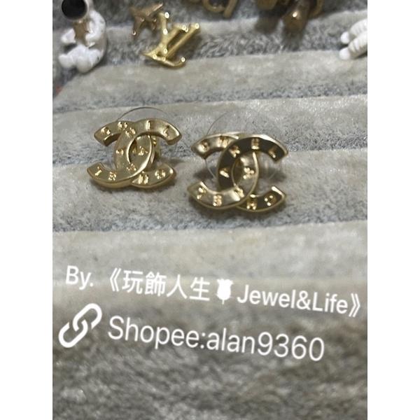 CHANEL 經典 日常生活 素面字母 金色 迷你 二手 雙C LOGO 造型  耳環-細節圖7