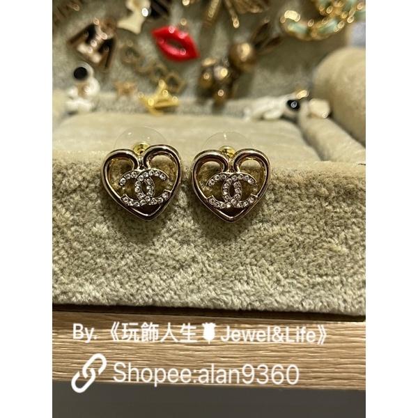 CHANEL 香奈兒 甜美 日常穿搭 愛心 鏤空 二手 淡金色 LOGO 迷你 水鑽  造型 耳環-細節圖2