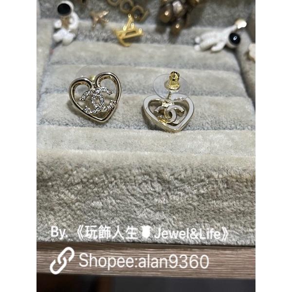 CHANEL 香奈兒 甜美 日常穿搭 愛心 鏤空 二手 淡金色 LOGO 迷你 水鑽  造型 耳環-細節圖5