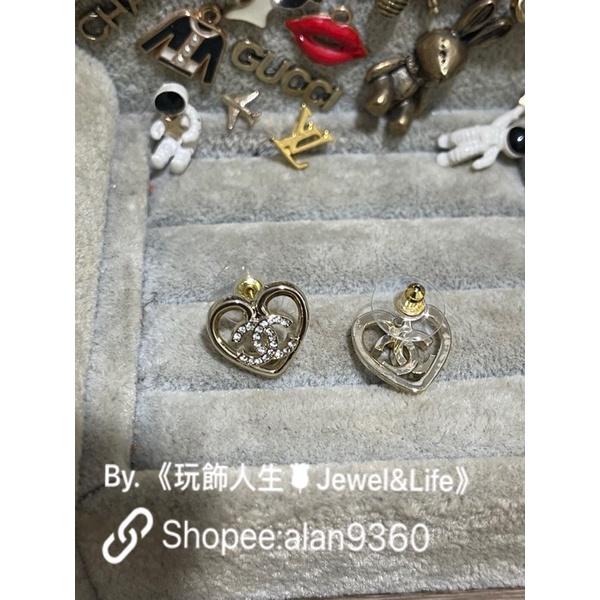 CHANEL 香奈兒 甜美 日常穿搭 愛心 鏤空 二手 淡金色 LOGO 迷你 水鑽  造型 耳環-細節圖9