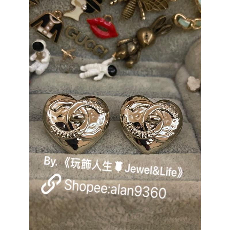 CHANEL 香奈兒 超美 經典 愛心 書包扣 二手 敲打紋 素面 淡金色 造型 耳環-細節圖2