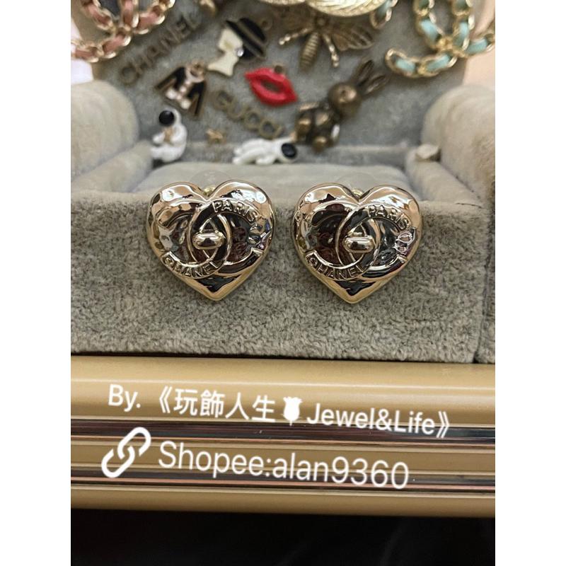 CHANEL 香奈兒 超美 經典 愛心 書包扣 二手 敲打紋 素面 淡金色 造型 耳環-細節圖6