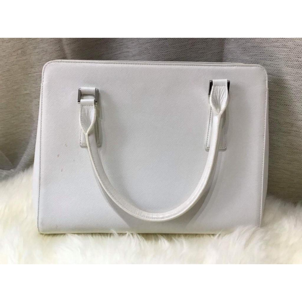 Burberry白色全新真品裸包(原價三萬整)-細節圖2