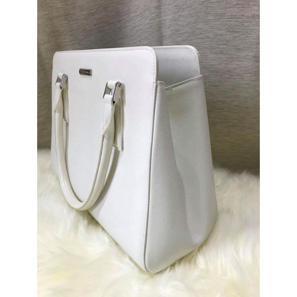 Burberry白色全新真品裸包(原價三萬整)-細節圖3