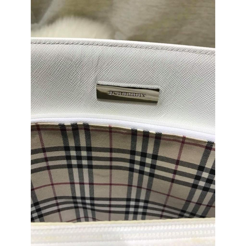 Burberry白色全新真品裸包(原價三萬整)-細節圖4