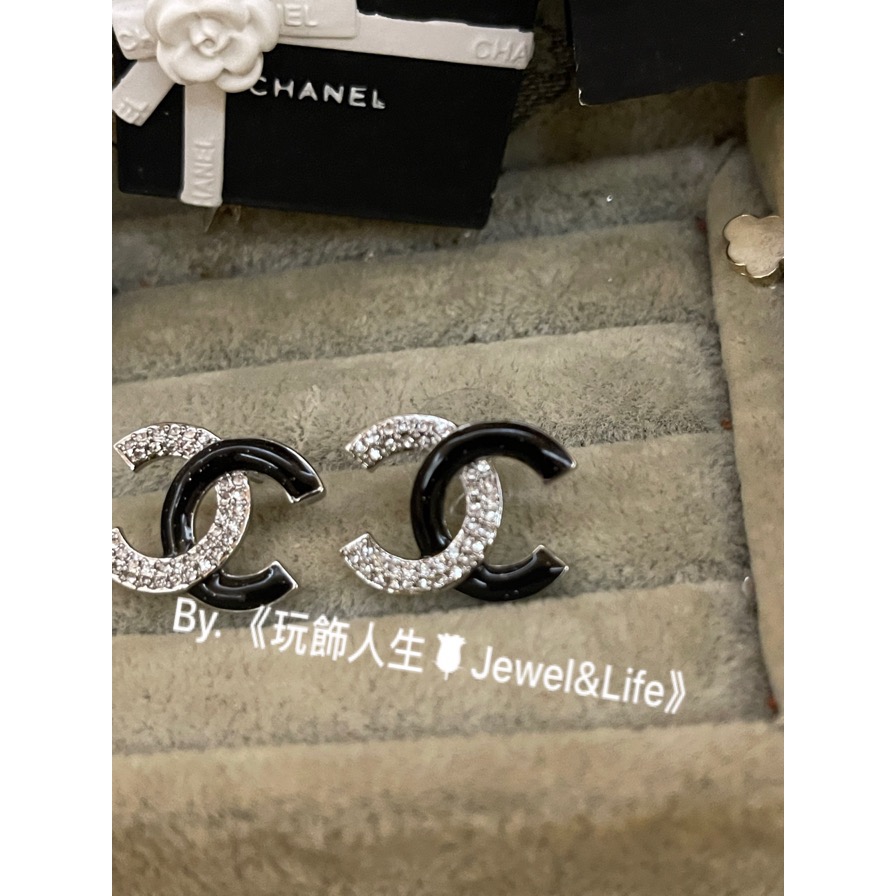 品牌經典 穿搭💯 基本款 單LOGO 黑銀配色 琺瑯 水鑽 二手 造型 耳環-細節圖3