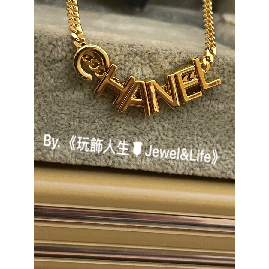 品牌經典💯 CHANEL 字母 素面 金色 迷你 流動 LOGO 造型 二手 項鍊-細節圖2