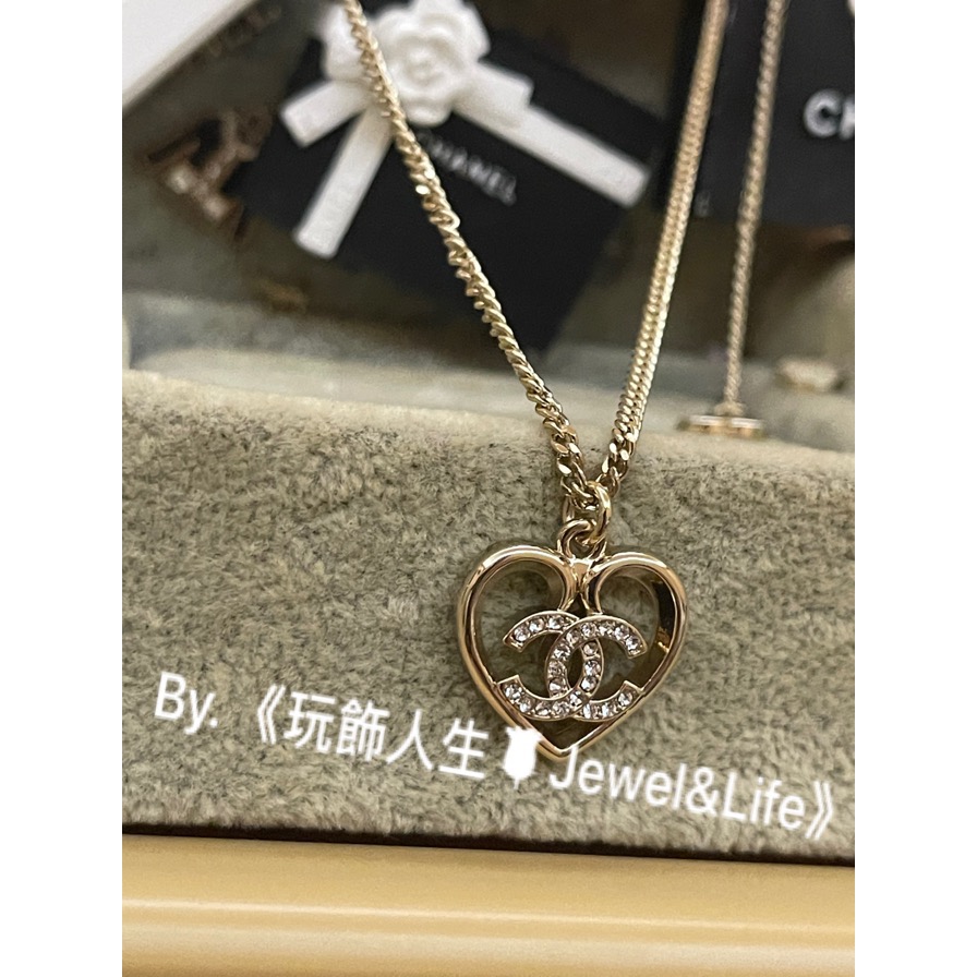 品牌經典💯  CHANEL 基本款 超美 愛心 鏤空 LOGO 水鑽 金色 迷你 二手 造型 項鍊-細節圖2