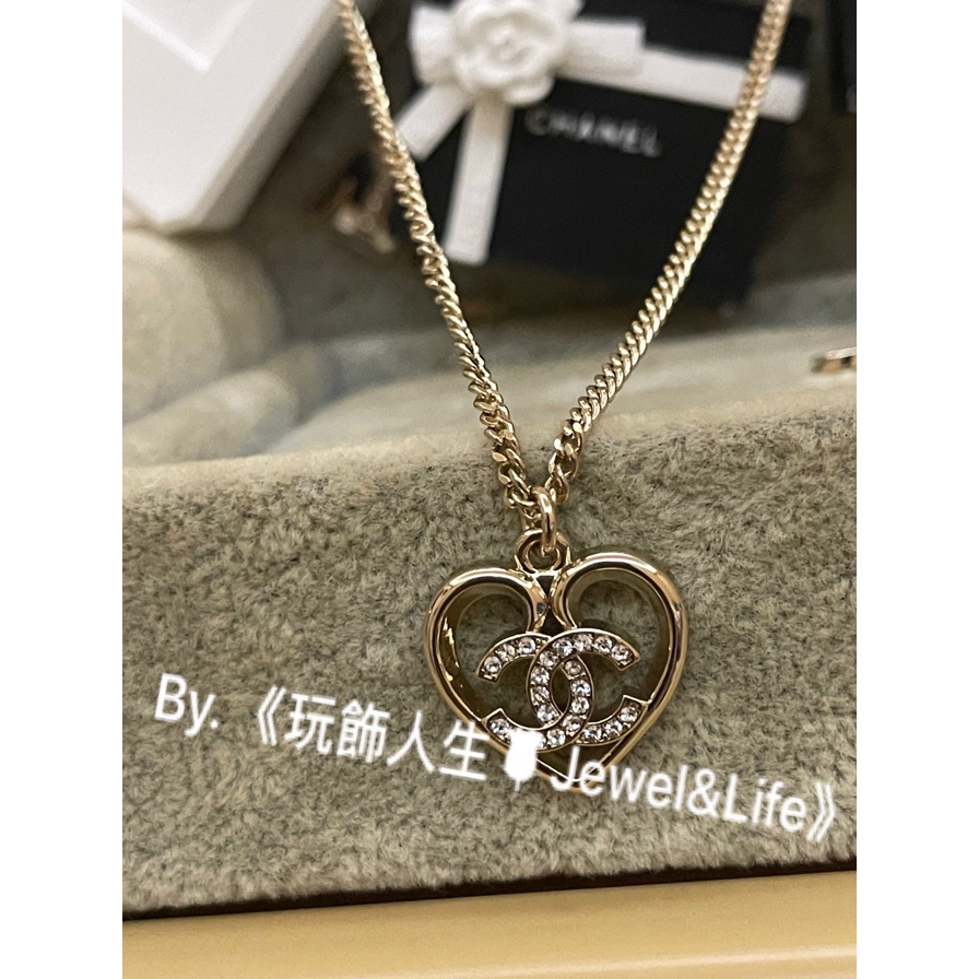 品牌經典💯  CHANEL 基本款 超美 愛心 鏤空 LOGO 水鑽 金色 迷你 二手 造型 項鍊-細節圖3