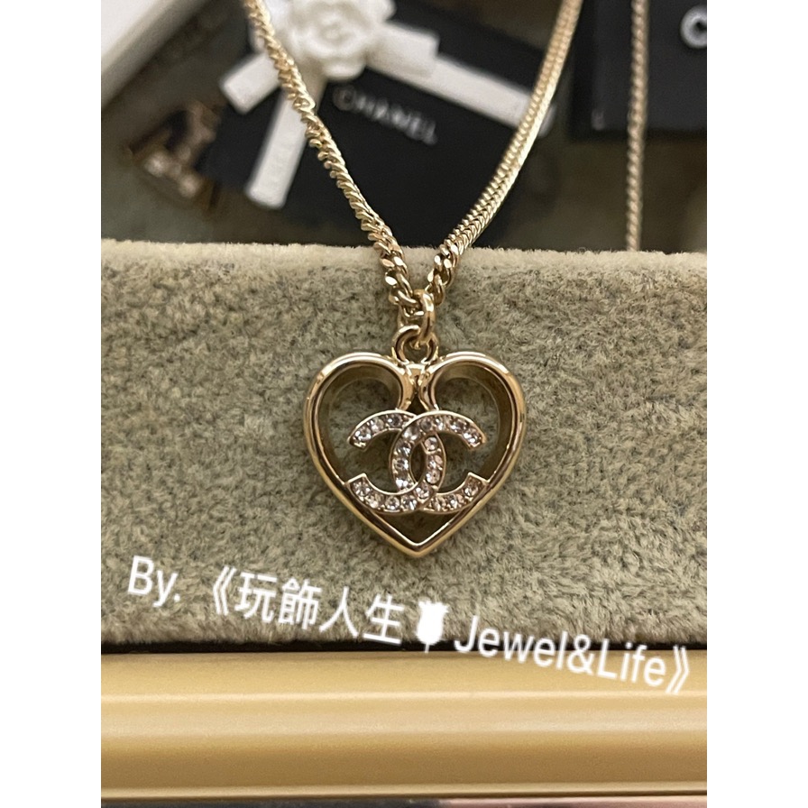 品牌經典💯  CHANEL 基本款 超美 愛心 鏤空 LOGO 水鑽 金色 迷你 二手 造型 項鍊-細節圖4