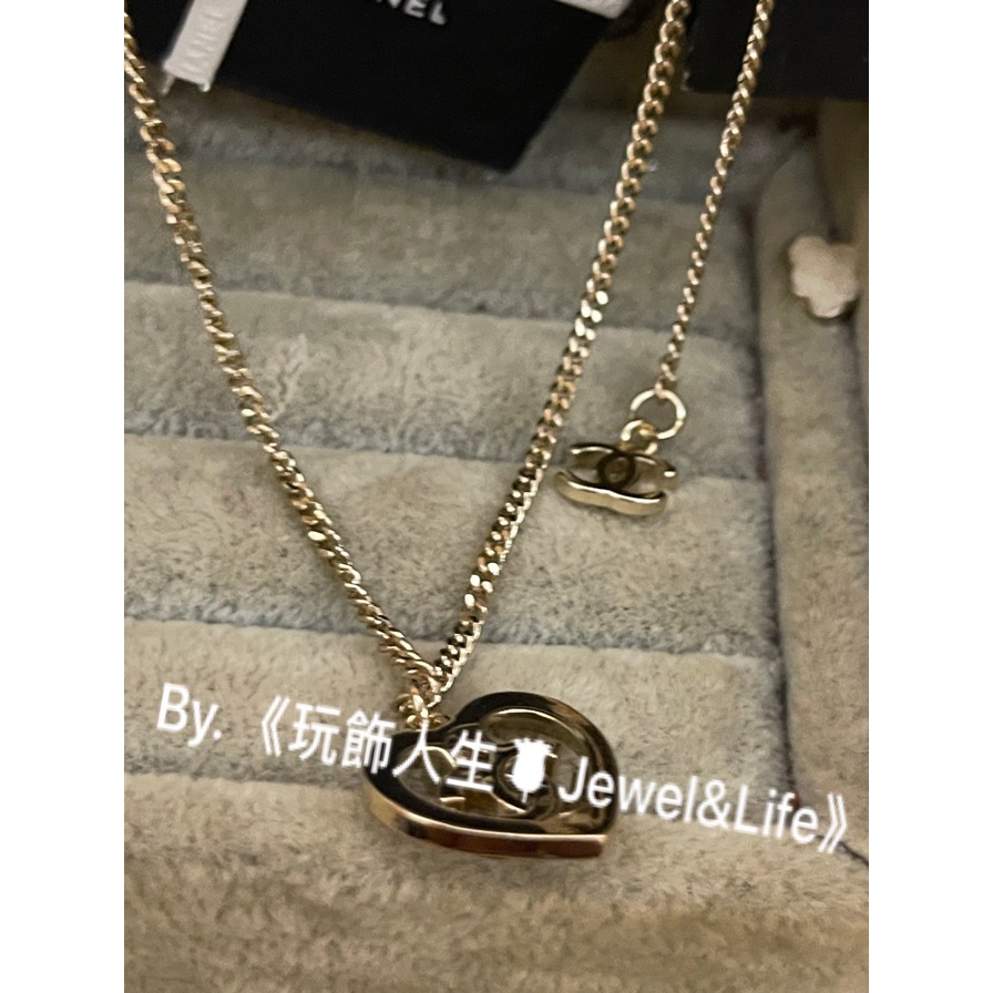 品牌經典💯  CHANEL 基本款 超美 愛心 鏤空 LOGO 水鑽 金色 迷你 二手 造型 項鍊-細節圖5