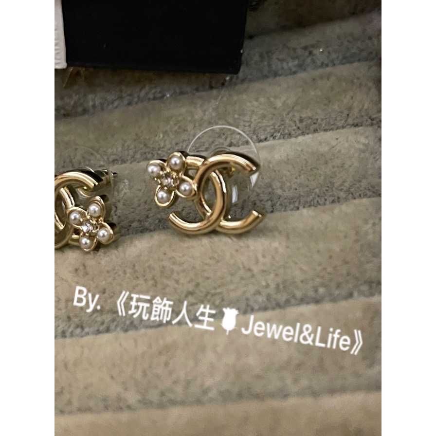 品牌經典💯 甜美 花卉 水鑽 珍珠 金色 CHANEL 迷你LOGO 二手 不對稱 造型 耳環-細節圖6