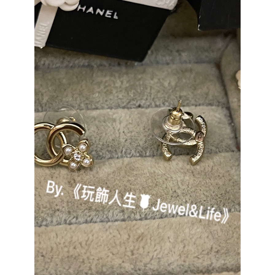 品牌經典💯 甜美 花卉 水鑽 珍珠 金色 CHANEL 迷你LOGO 二手 不對稱 造型 耳環-細節圖7