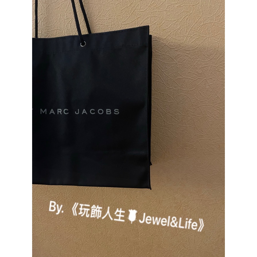 品牌VIP經典贈品系列💯 MARC BY MARC JACOBS 黑色 簡約 字母 紙袋包 帆布包 購物包 托特包-細節圖5