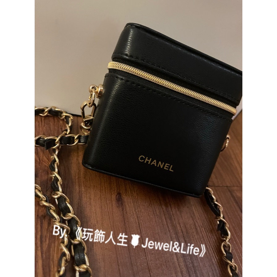 Chanel 品牌VIP經典贈品MAKE UP系列💯 超美 黑色 金扣 改造口紅包 硬包 小廢包 斜背包-細節圖2