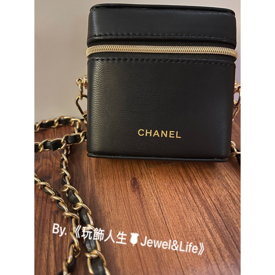 Chanel 品牌VIP經典贈品MAKE UP系列💯 超美 黑色 金扣 改造口紅包 硬包 小廢包 斜背包-細節圖4