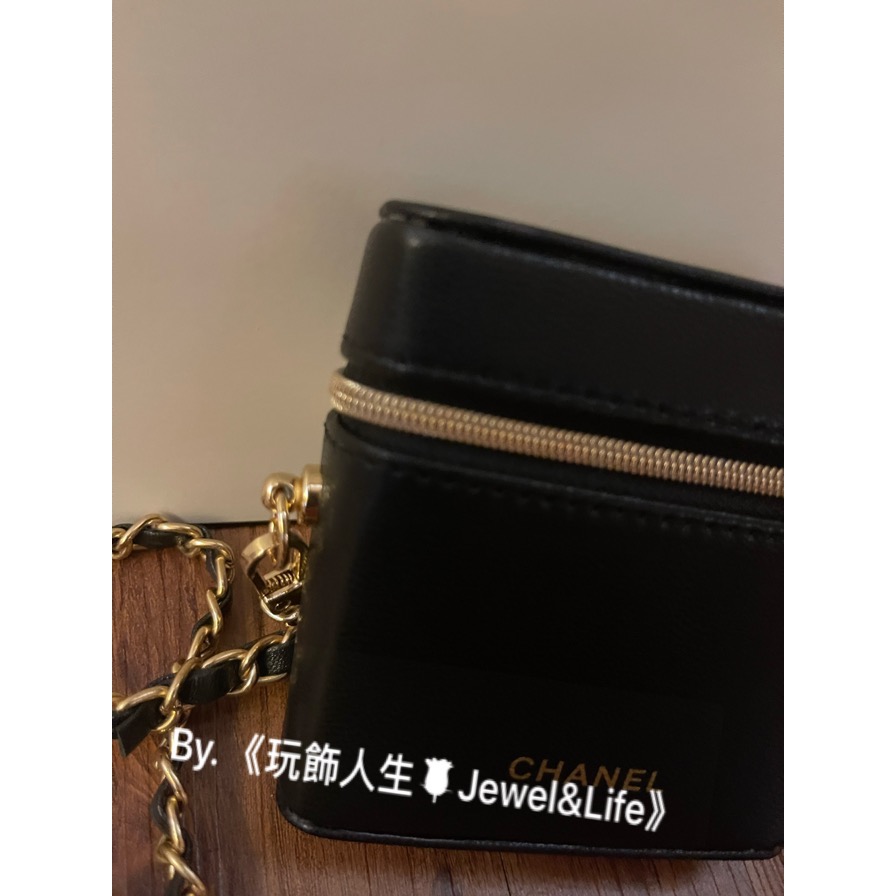 Chanel 品牌VIP經典贈品MAKE UP系列💯 超美 黑色 金扣 改造口紅包 硬包 小廢包 斜背包-細節圖5